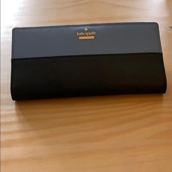 Kate Spade Wallet - Picture 1 of 5
